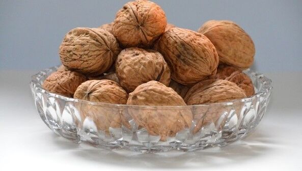 The potential benefits of walnuts in men