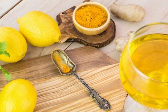 Drink with lemon, ginger and turmeric to increase strength